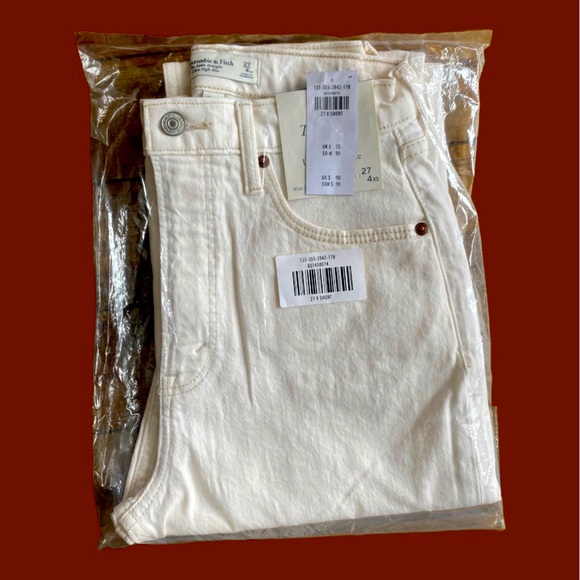 NWT • A&F High-rise Jeans - Picture 5 of 5